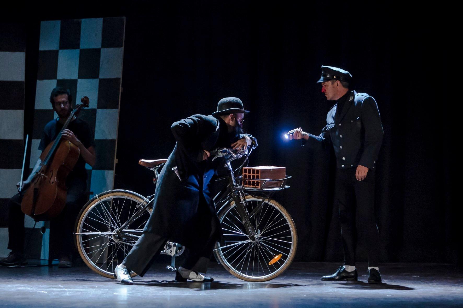 Ida ao Teatro - Teatro da Terra