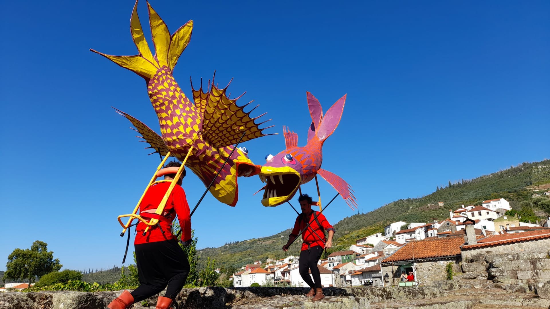 Desencajate - Caixa lambe lambe